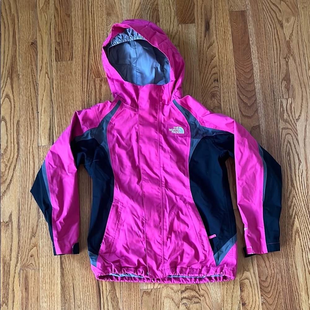 EUC The North Face Fuchsia and Black Hooded shell jacket girls size Medium 10/12